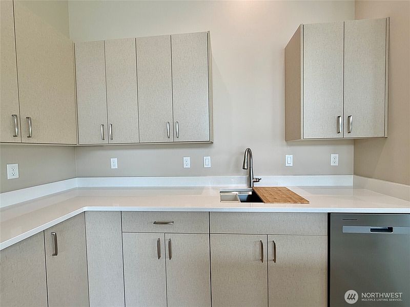5th image of 3804 Q Avenue