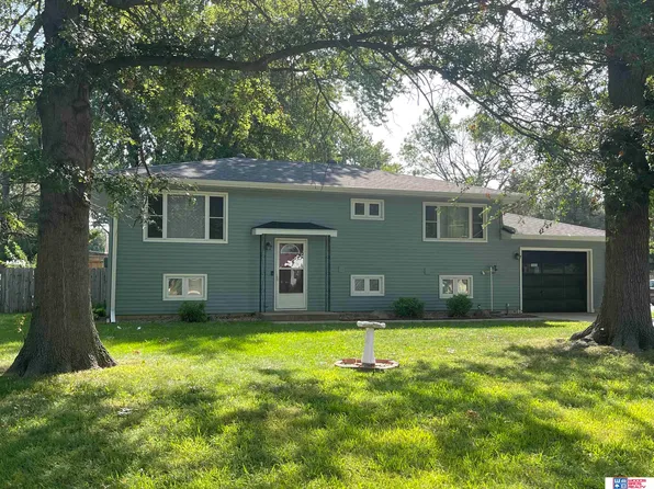 1304 N Delaware Ave, York, NE 68467