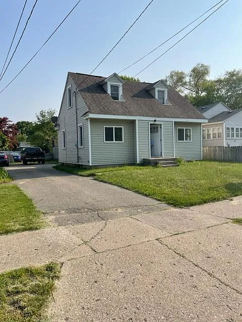 116 Burt St SE photo 1