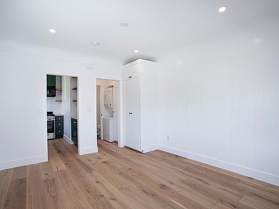 4th image of 5251 Baltimore St #1/2