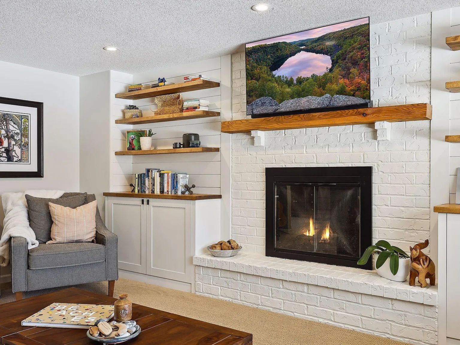 4 bed, 2.5 bath, 2512 sqft, $5,200 — Photo 2