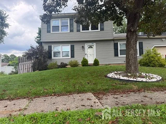 3 bed, 2.0 bath, 1464 sqft, $3,650 — Photo 3