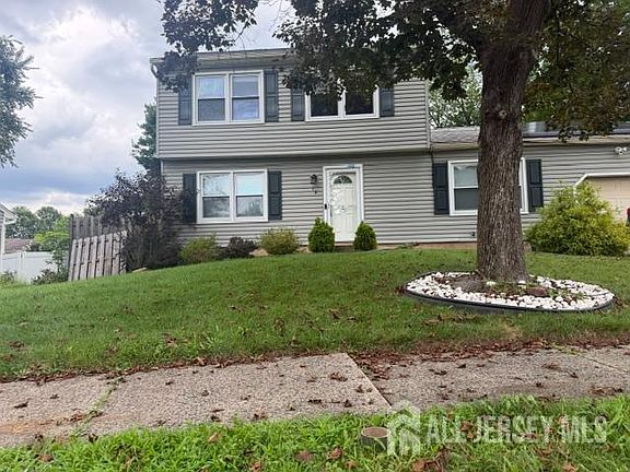 3rd image of 16 Wakefield Dr