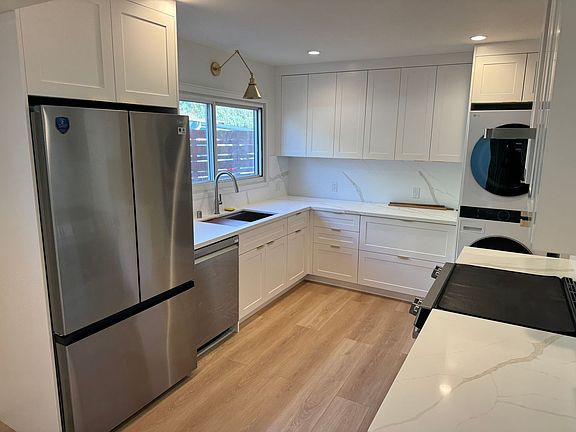 4th image of 124-126 Rees St #124