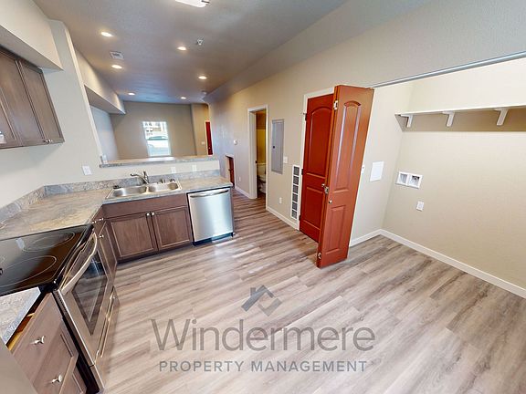 5th image of 135 SW Silverstar Ln #1