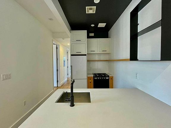 3rd image of 431 Throop Ave #4R