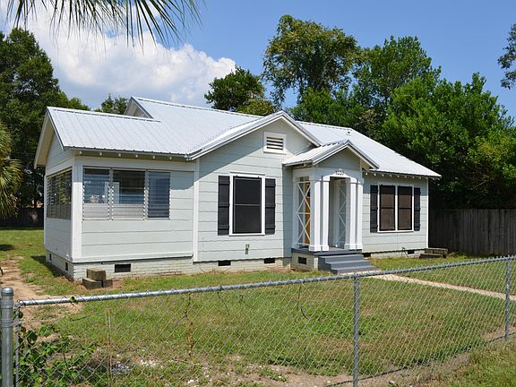2nd image of 3220 W Cervantes St