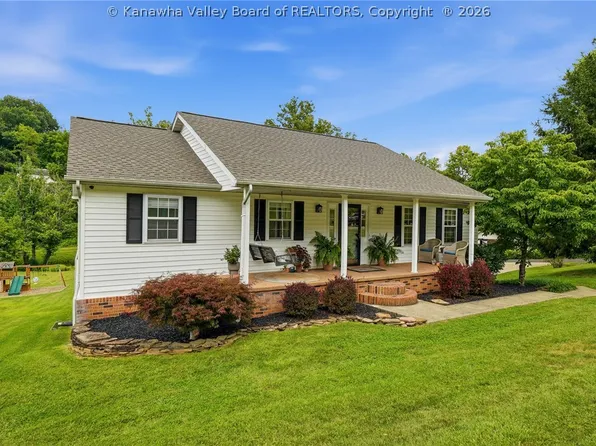 209 Smith Rd, Nitro, WV 25143