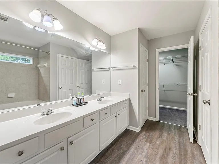 3218 Saville St SW — Photo 7