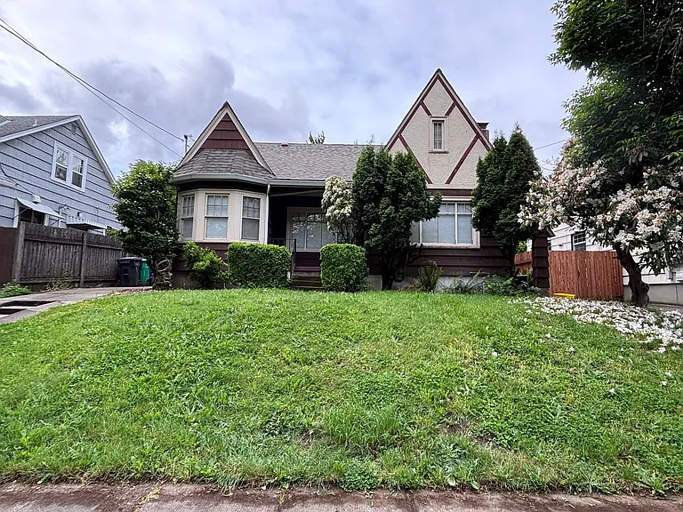 3834 NE Senate St — Photo 1