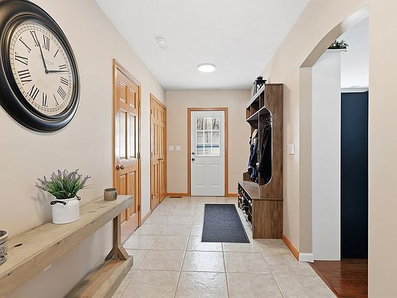 5th image of 100 Farwell Rd