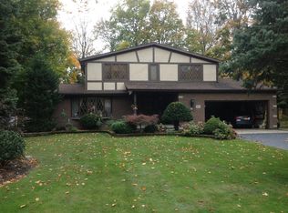7633 Beechwood Cir, Niagara Falls, NY 14304