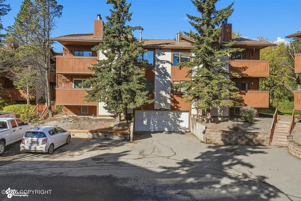 2 bed, 2.0 bath, 741 sqft, $1,895 — Photo 1