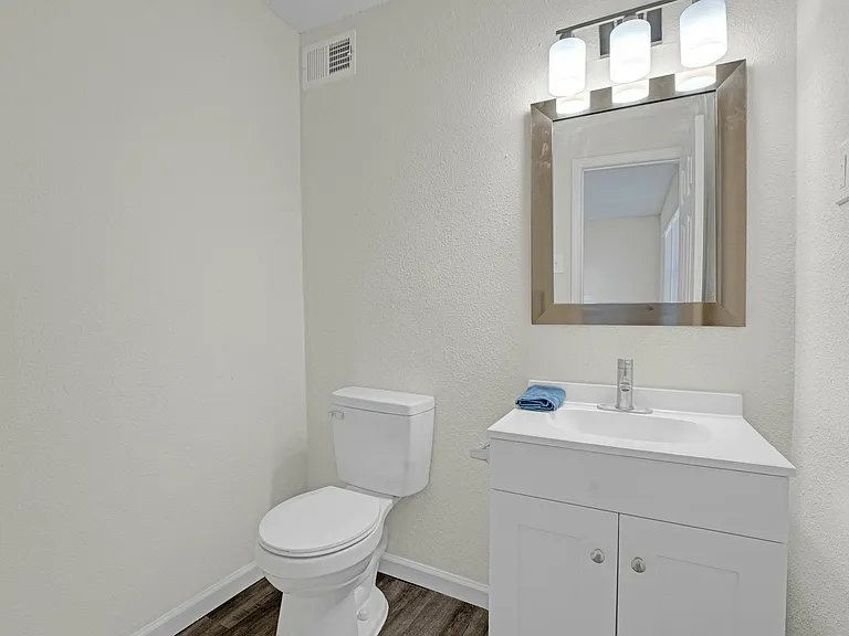 Emberly Apartments — Photo 11