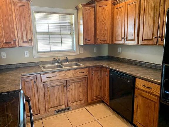 4th image of 386-388 Deerwood Dr W
