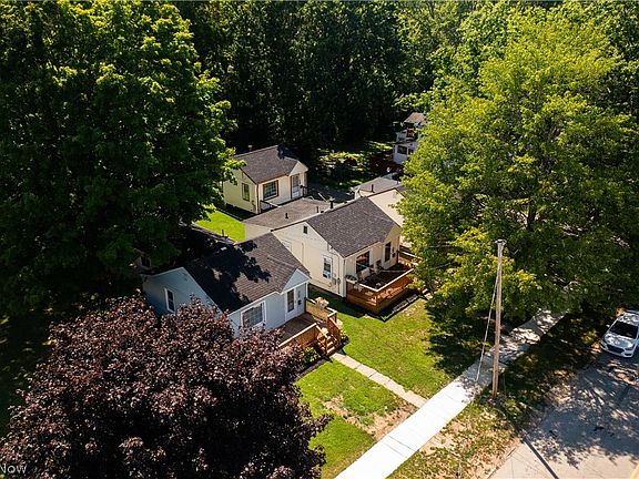 2nd image of 1182 Youngstown Rd SE