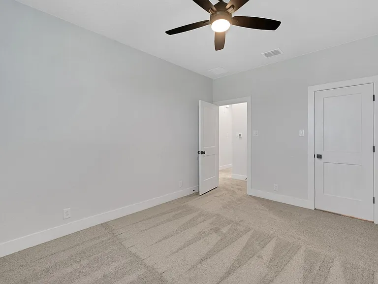 13709 Giovannis Gdn — Photo 20
