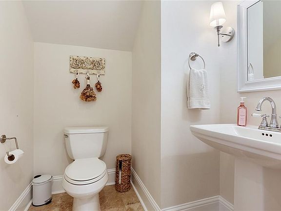 3rd image of 5512 Hawthorne Pl