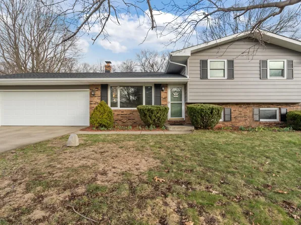 21877 Shady Hollow Ln, South Bend, IN 46628