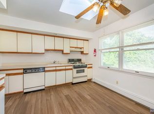 47 Glenview Ter, Cresskill, NJ 07626