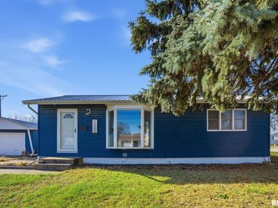 1230 N Elmwood Ave, Davenport, IA, 52804