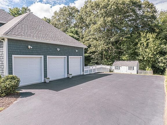 3rd image of 344 Essex St