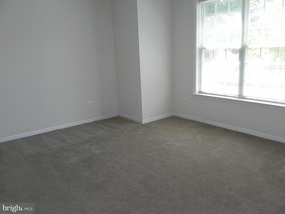 3rd image of 1223 Maple Grove Ln