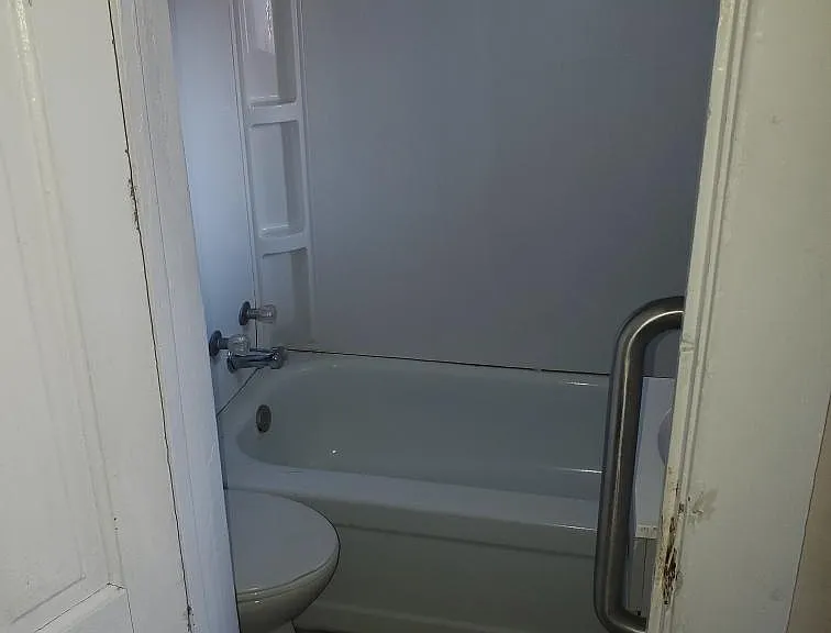 111 N West St — Photo 6
