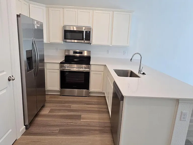 653 Holly Lakes Dr — Photo 3