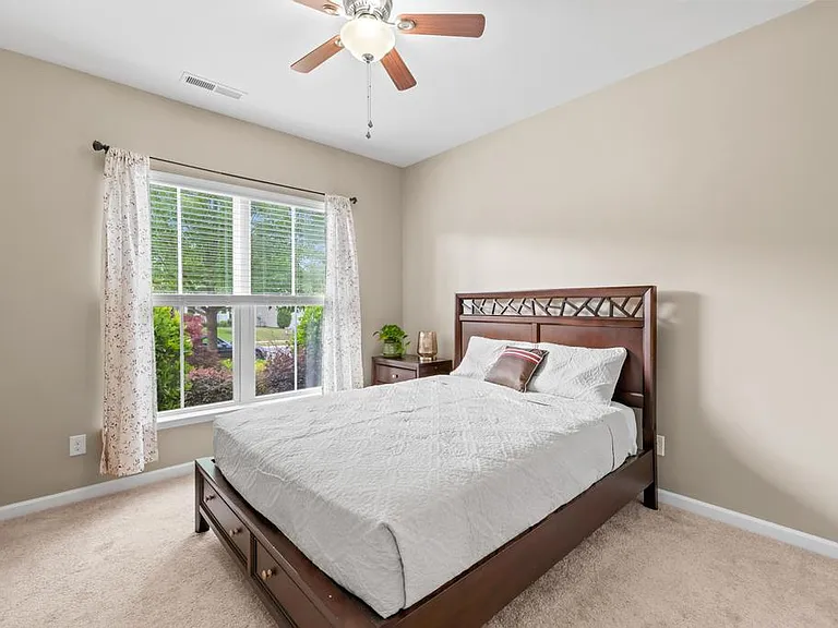 1084 Crescent Moon Dr — Photo 23