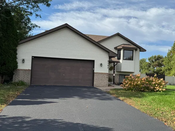 8749 Queens Gdns, Minneapolis, MN 55443