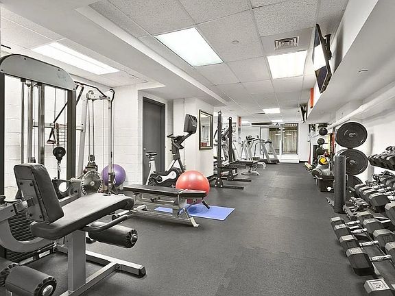 5th image of 224 W 18th St APT 3C