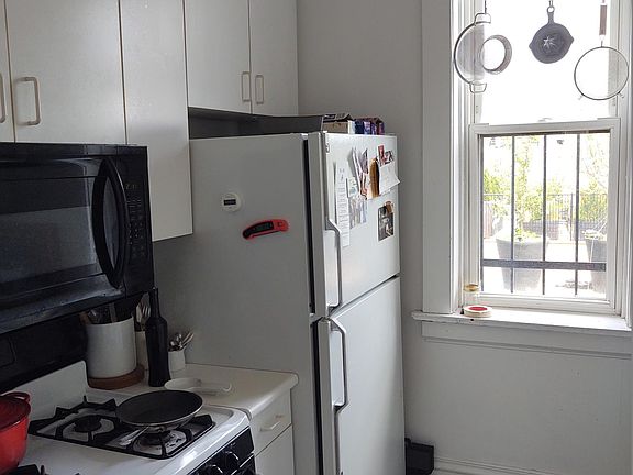 5th image of 2138 W Grand Ave #1
