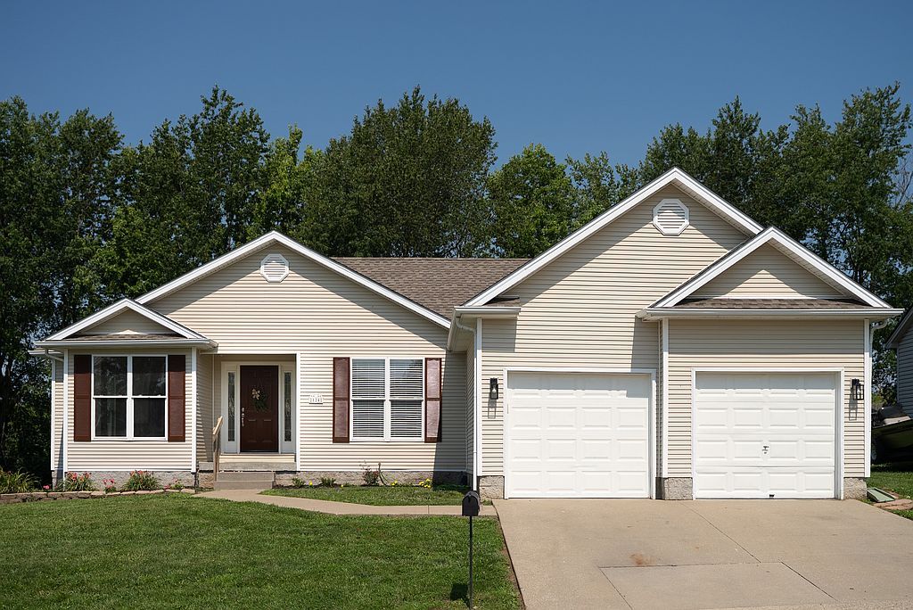 124 Donerail Dr - Property Image