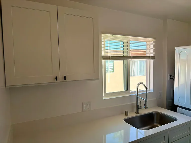 4959 Romaine St — Photo 13