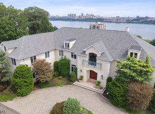 1 Bridle Way, Fort Lee, NJ 07024