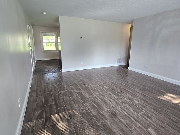 4th image of 996 Brookcrest Dr