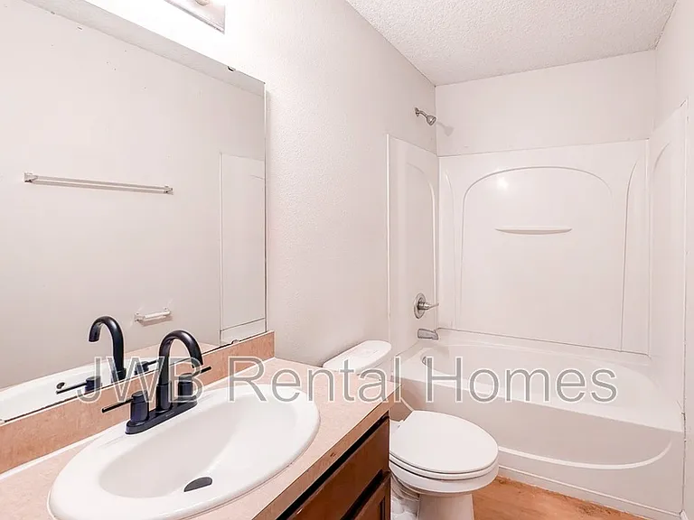 2037 Sessions Ln — Photo 7