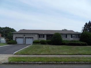 11 Cheri Ln, Fairfield, NJ 07004