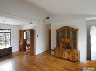 1674 Pershing St, Valley Stream, NY 11580