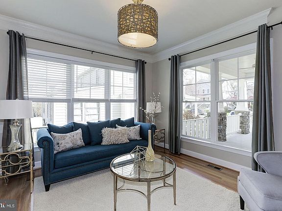 5th image of 513 Greenwich St