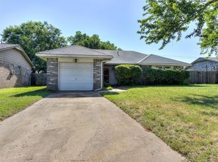 518 S Meadow Ln, Mustang, OK 73064