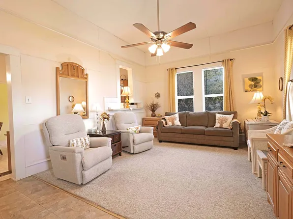 201 3rd St, Krum, TX 76249