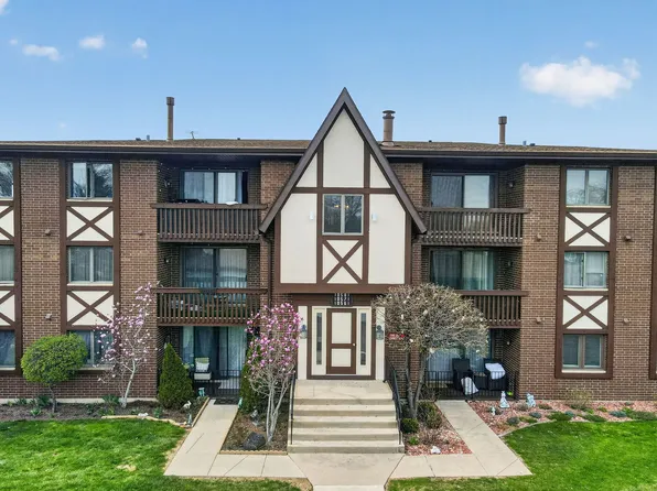 10571 Palos Pl #B, Palos Hills, IL 60465