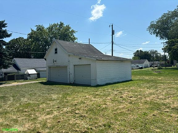 3rd image of 1201 Leonard St