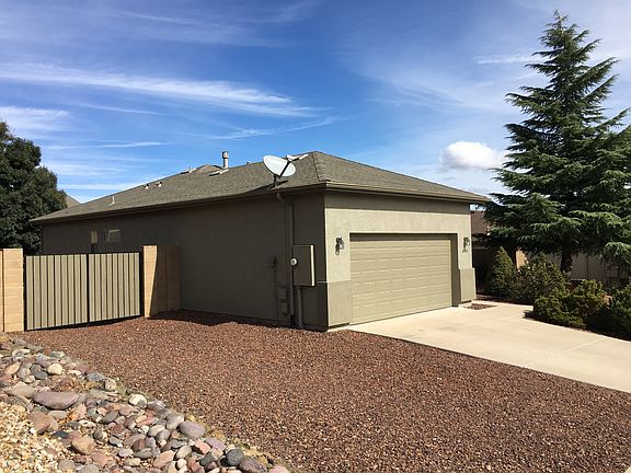 Front large two car garage 