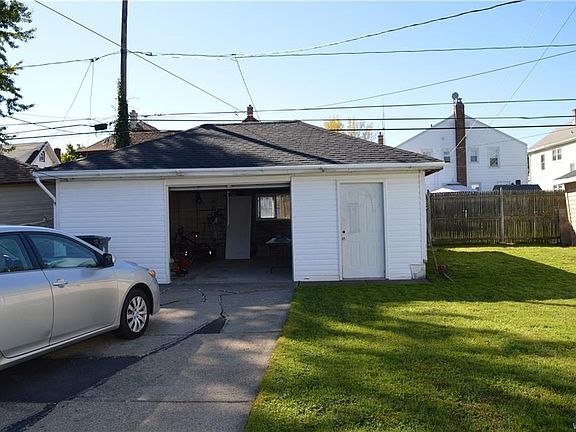4th image of 28 N End Ave