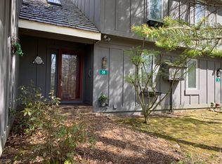 38 Downhill, Lake Harmony, PA 18624