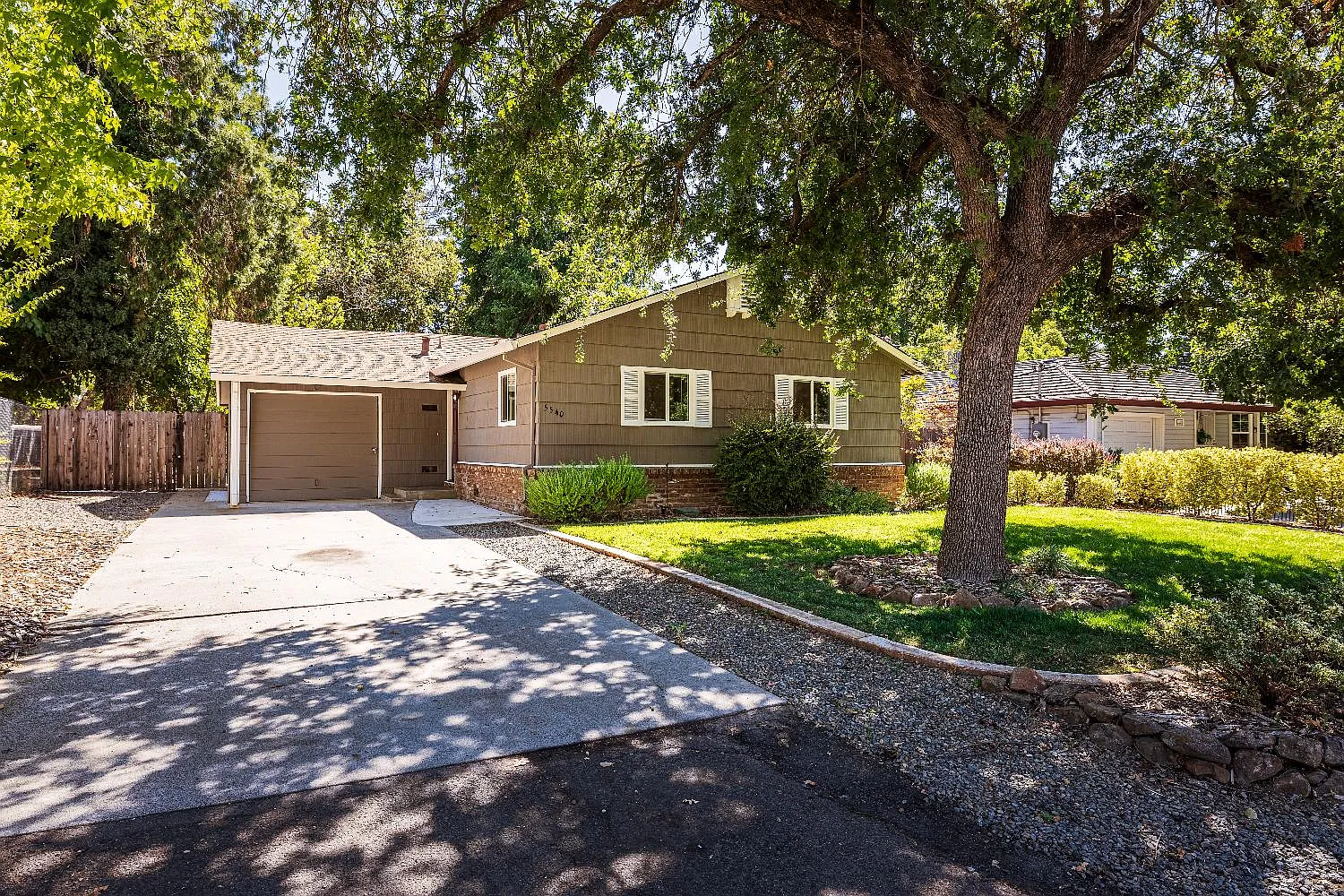 5540 Clark Ave photo 1