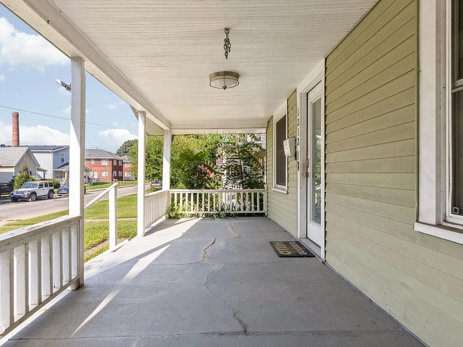 2 bed, 1.0 bath, 864 sqft, $1,300 — Photo 4